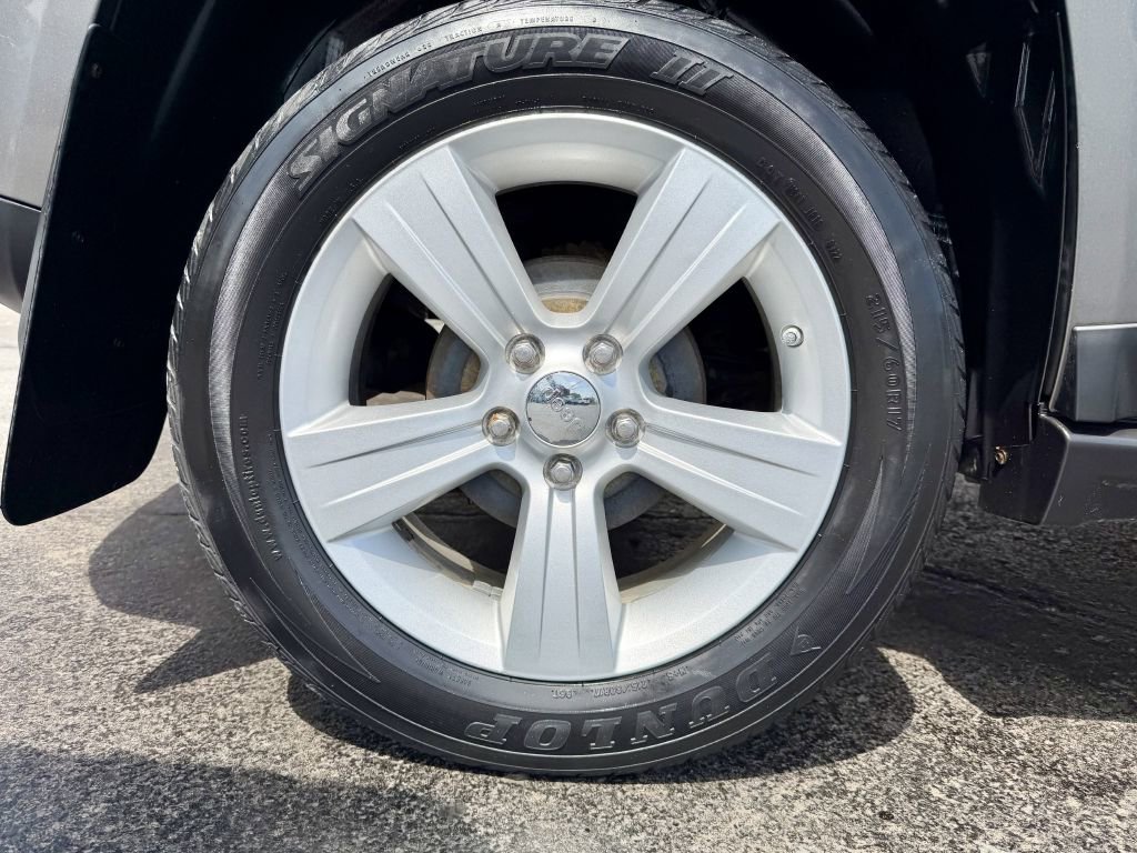 Used 2011 Jeep Compass Sport FWD image 22