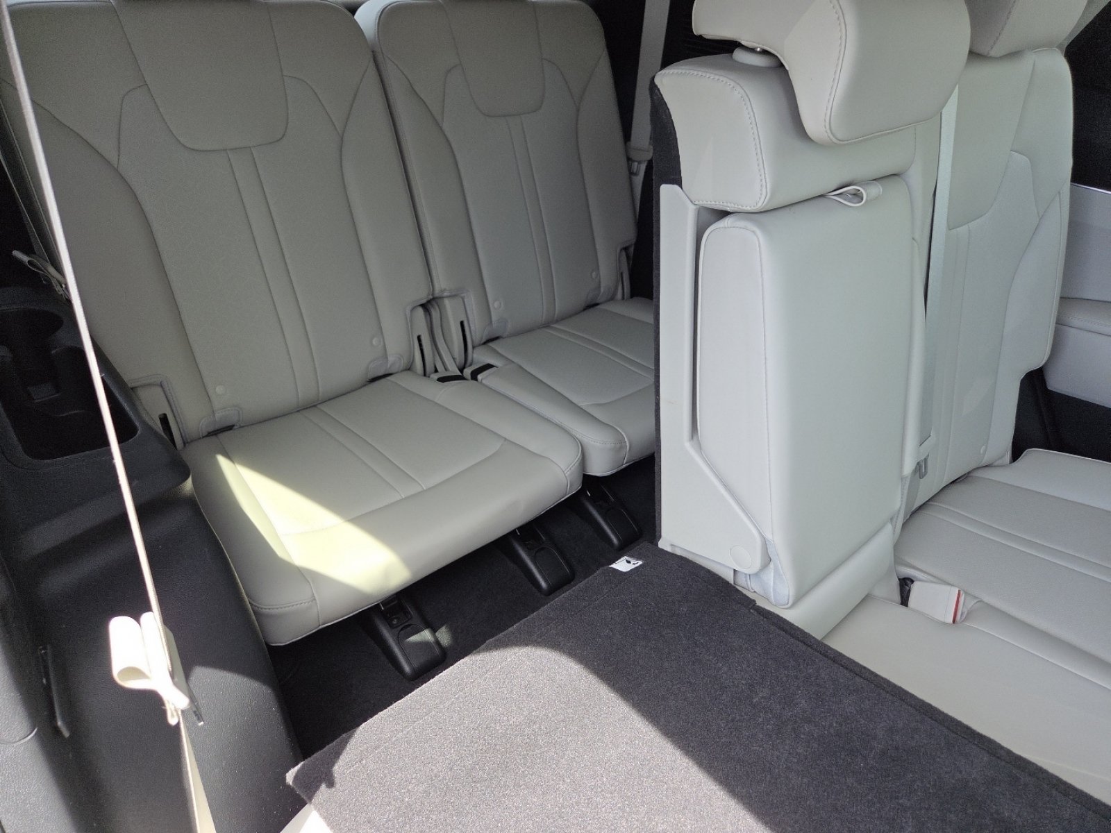 Used 2021 Kia Sorento S FWD image 26