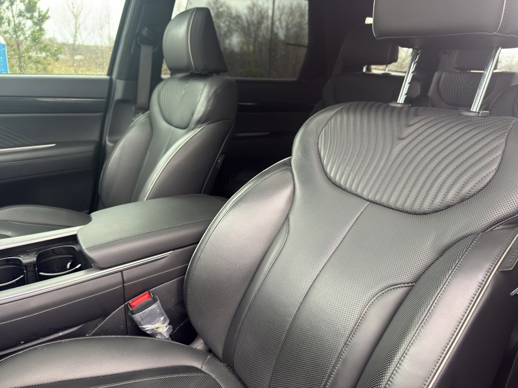Used 2024 Hyundai Palisade Calligraphy image 12