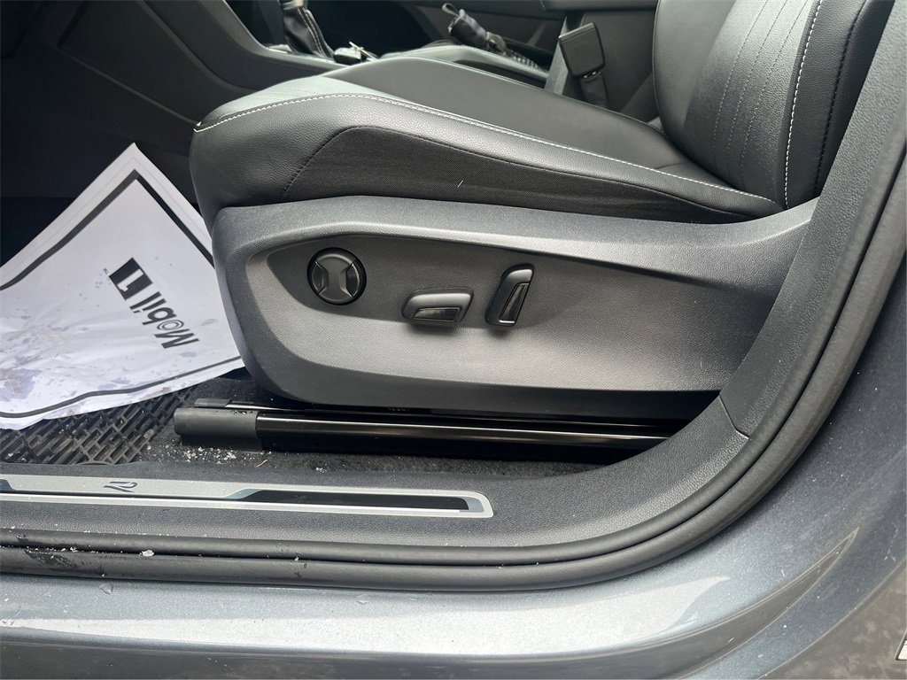 Used 2024 Volkswagen Tiguan SE R-Line image 45