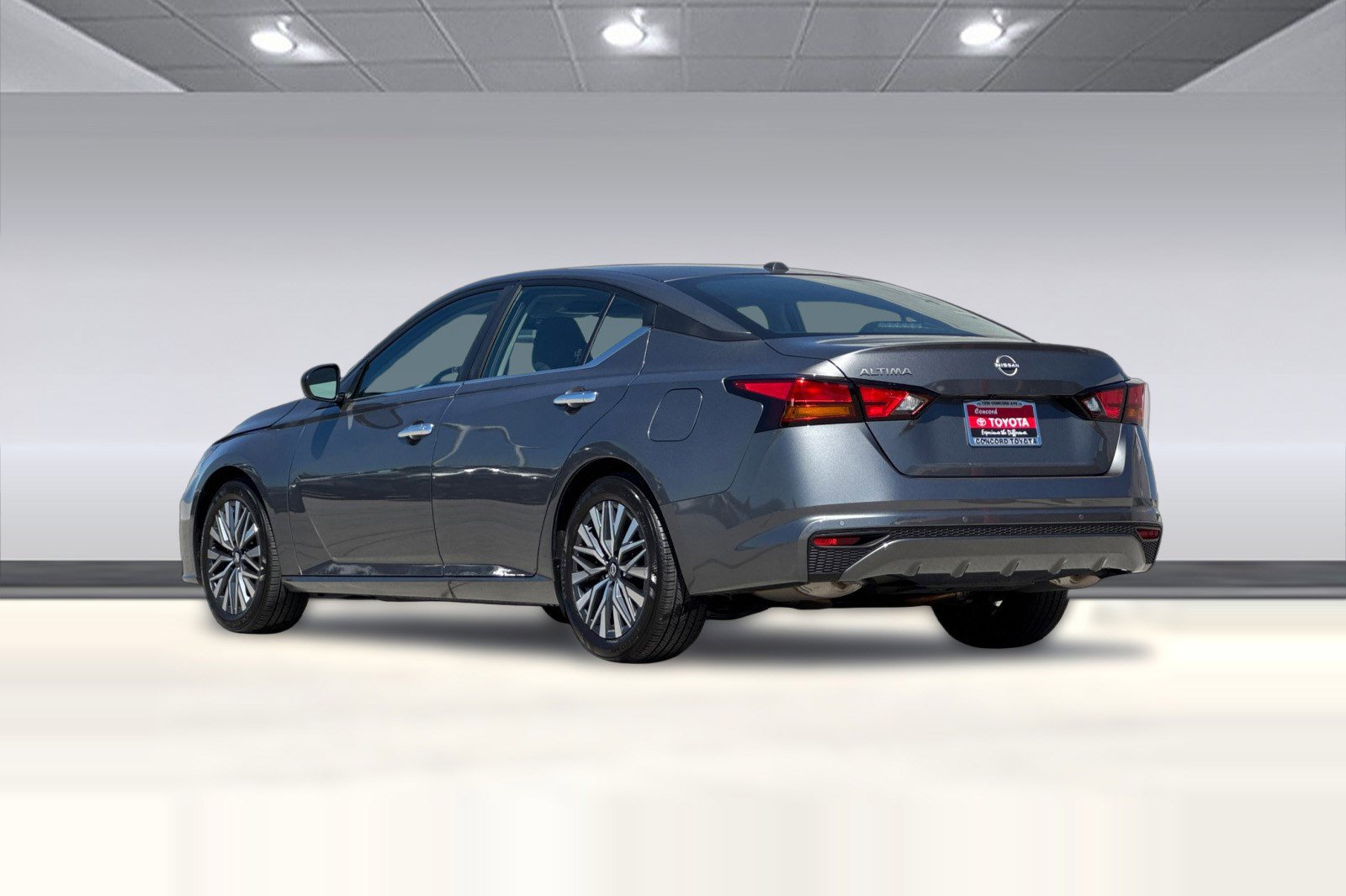 Used 2025 Nissan Altima 2.5 SV image 7