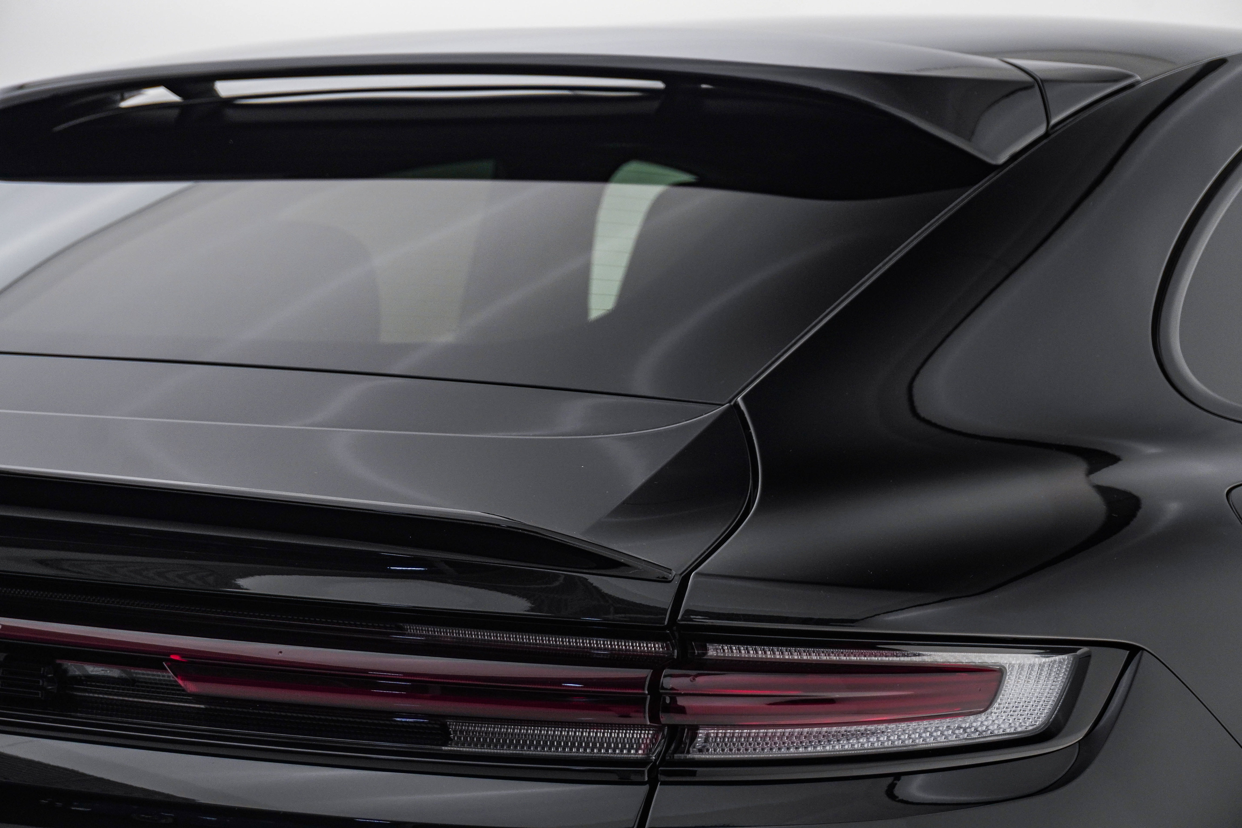 Certified 2025 Porsche Cayenne Turbo AWD/4WD image 12