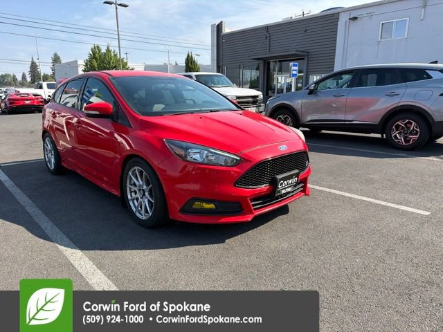 Used 2017 Ford Focus ST FWD image 3