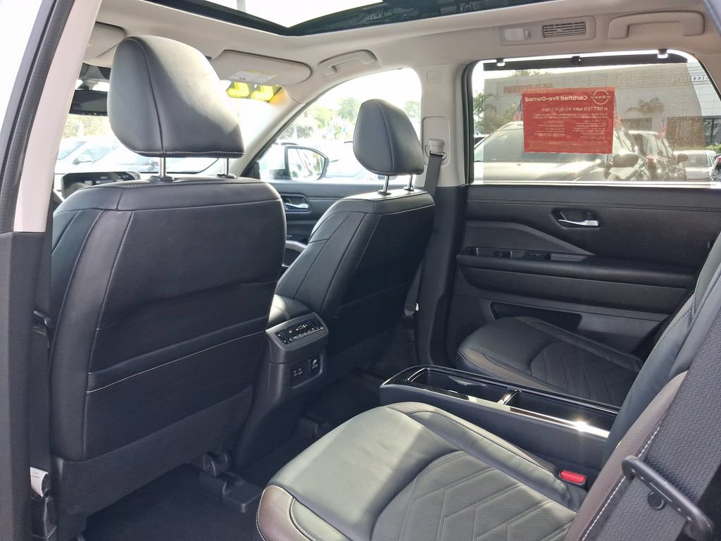 Used 2022 Nissan Pathfinder Platinum w/ Cargo Package AWD/4WD image 12