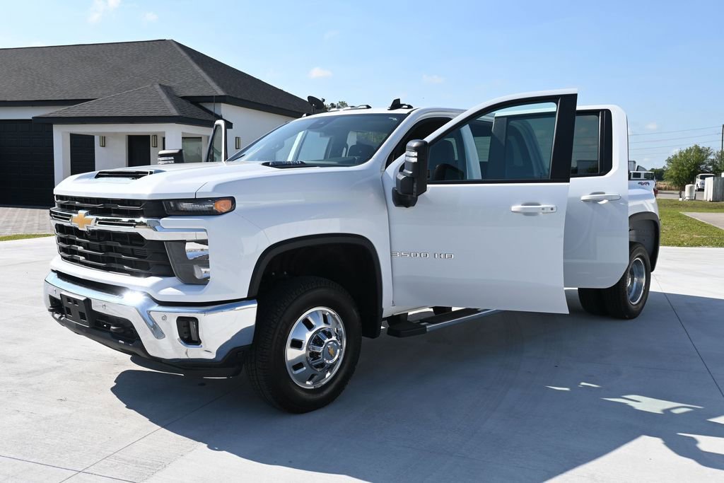 Used 2025 Chevrolet Silverado 3500 LT w/ Safety Package AWD/4WD image 15