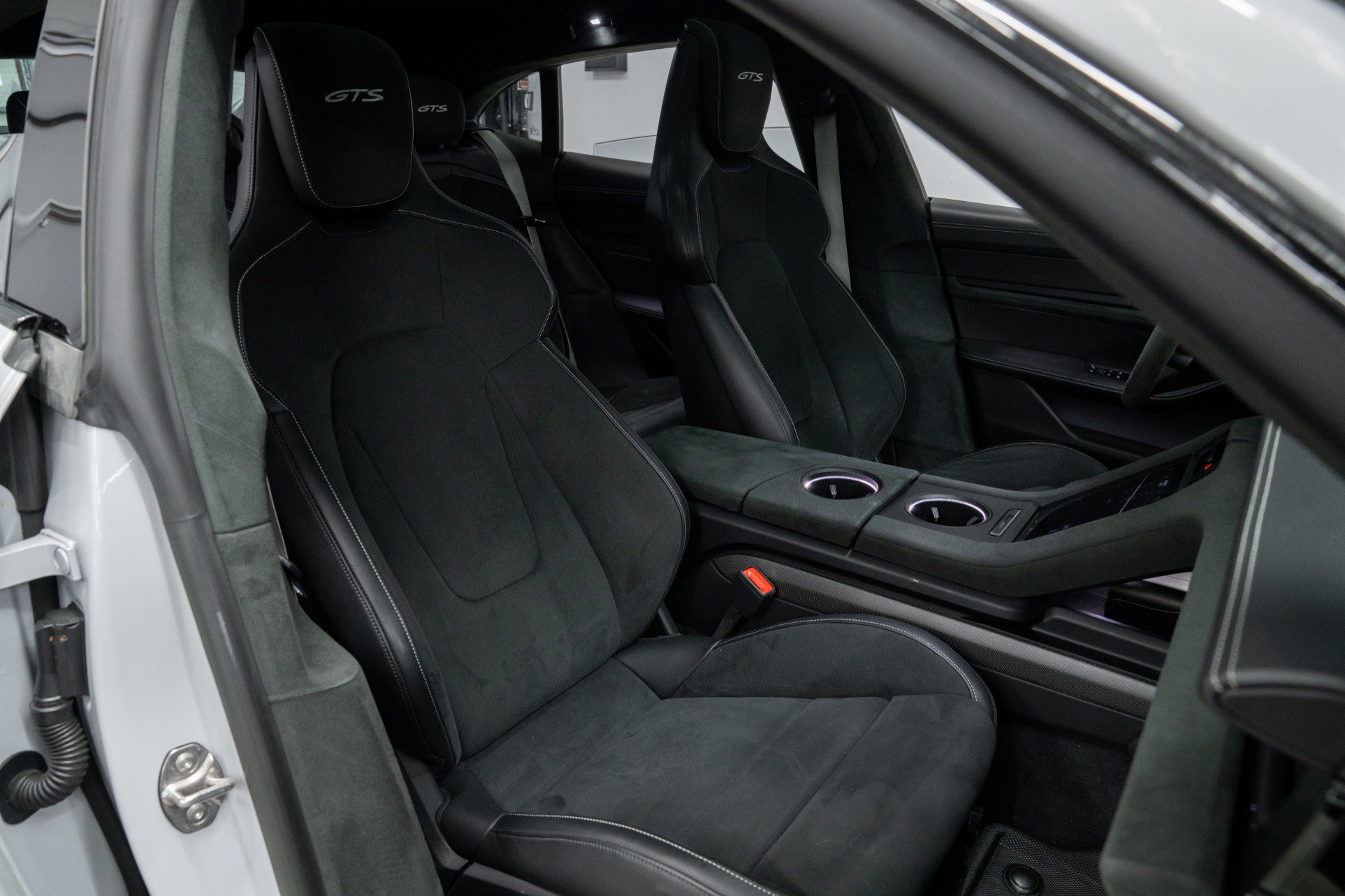 Used 2022 Porsche Taycan GTS AWD/4WD image 24