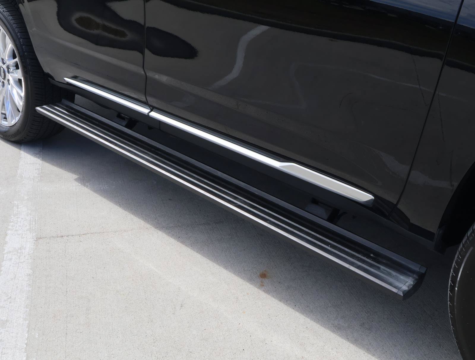 Certified 2026 Cadillac Escalade Luxury w/ LPO, Floor Liner Package AWD/4WD image 13