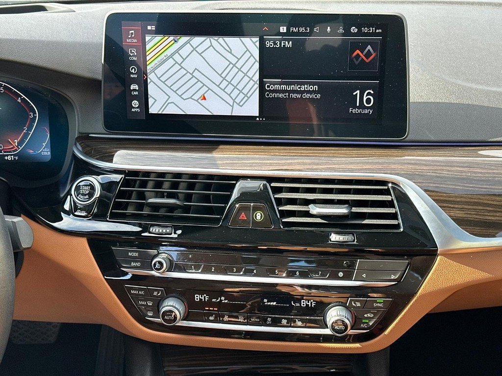 Used 2022 BMW 530i xDrive w/ Premium Package image 15