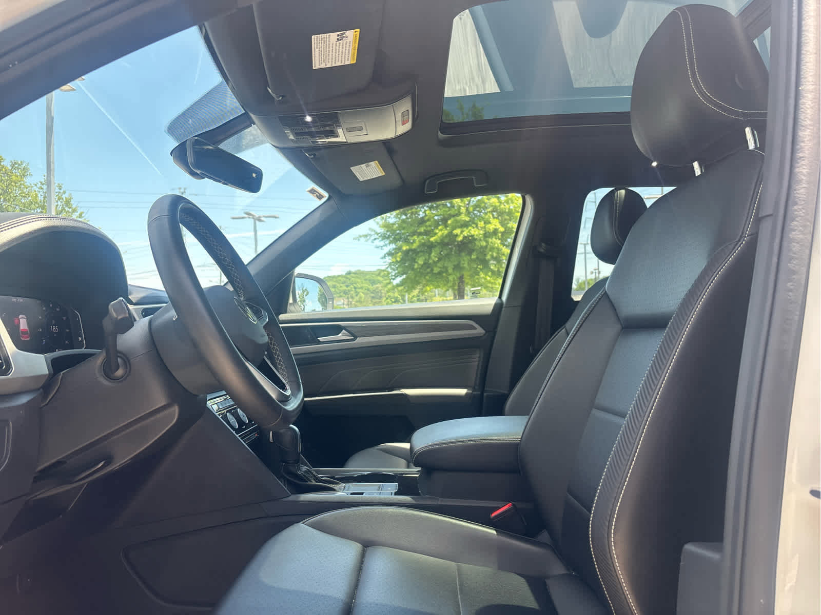 Used 2022 Volkswagen Atlas Cross Sport SE w/ Panoramic Sunroof Package FWD image 16