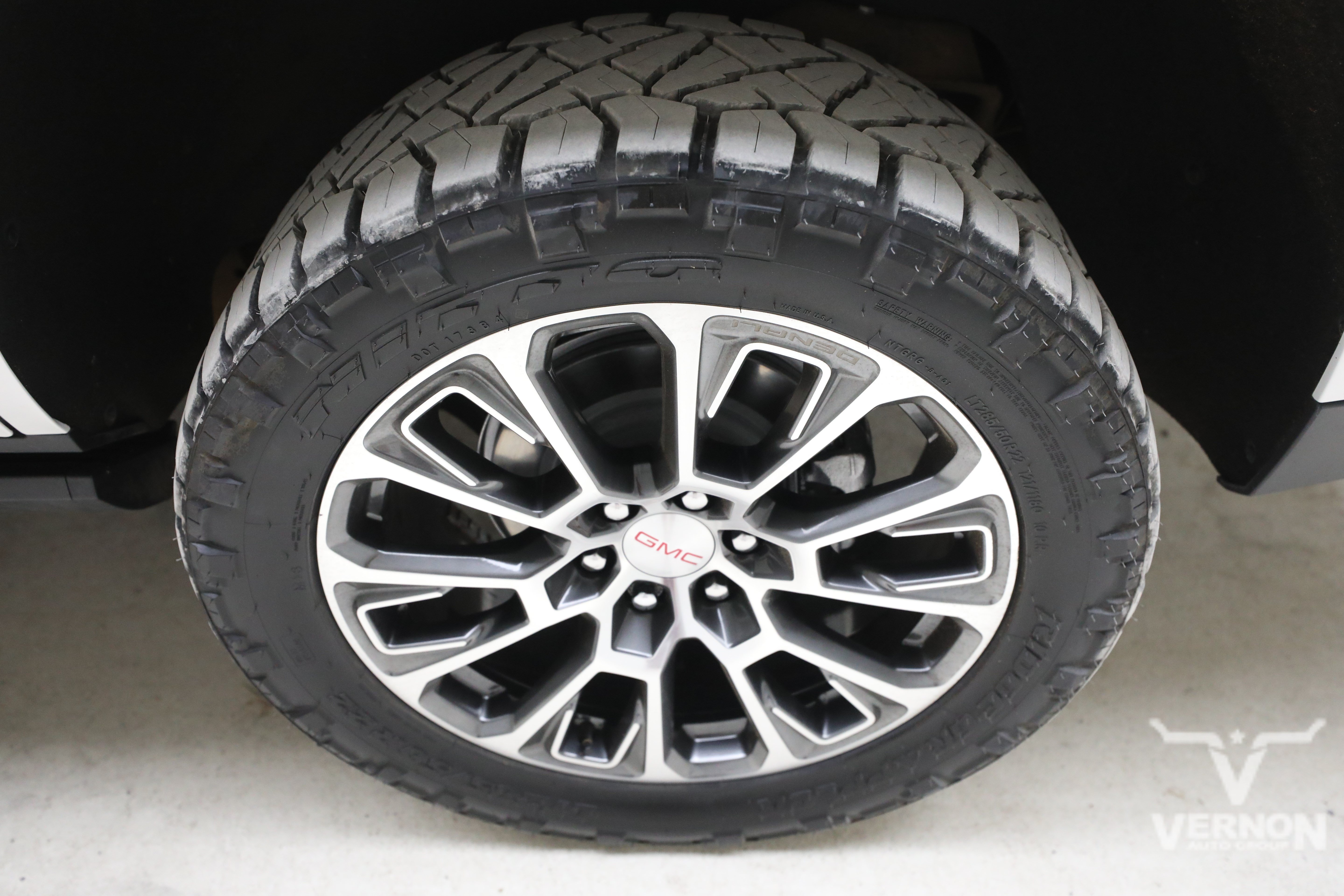 Used 2025 GMC Yukon Denali w/ Sun & Power Step Package AWD/4WD image 31
