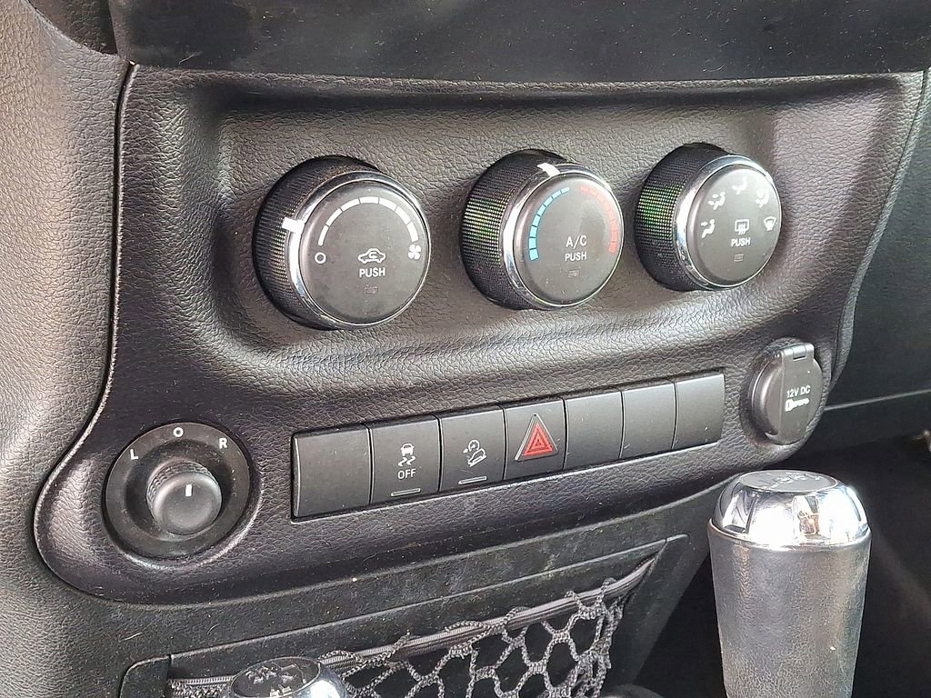 Used 2015 Jeep Wrangler Freedom Edition image 15