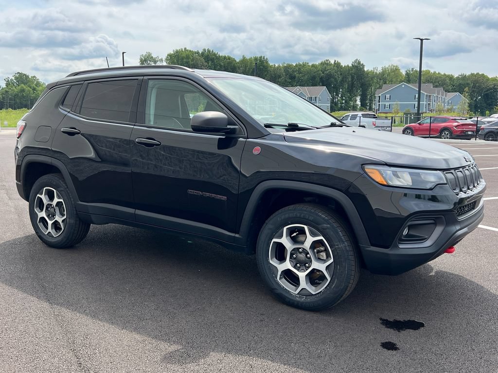 Used 2022 Jeep Compass Trailhawk w/ Trailhawk Convenience Group AWD/4WD image 2
