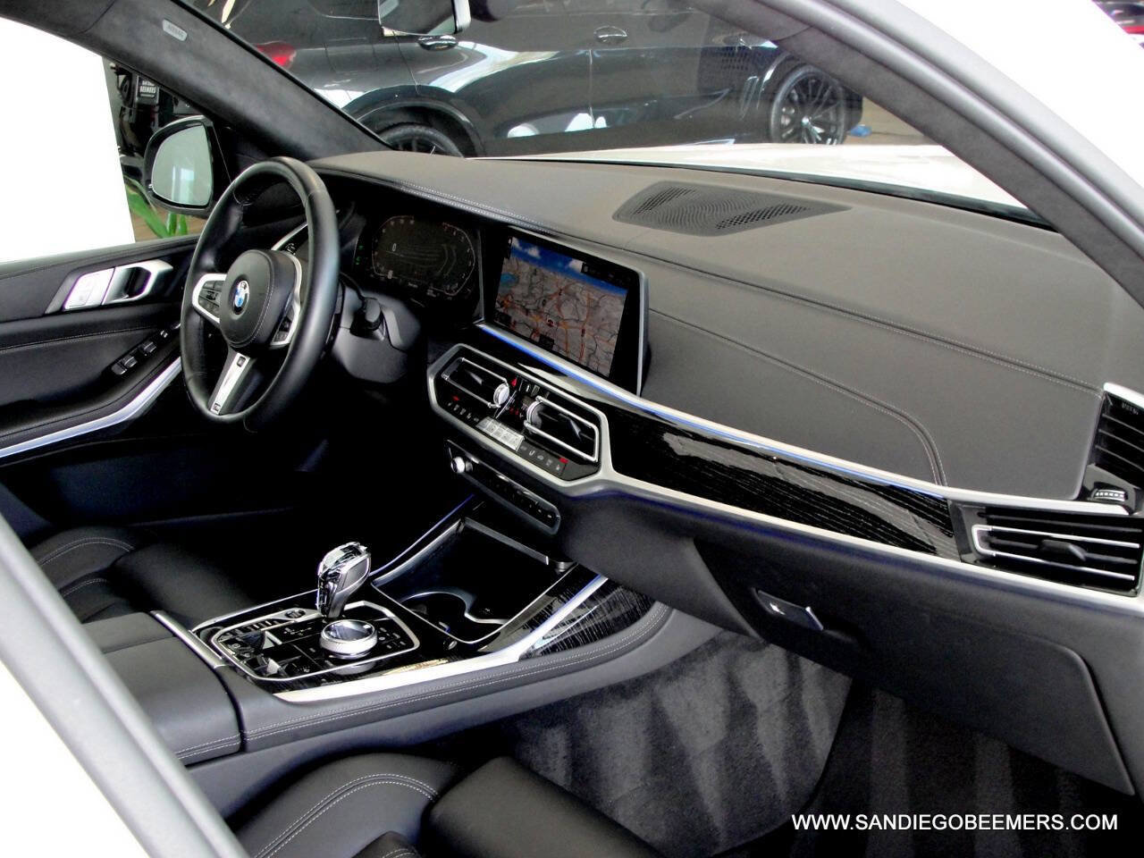 Used 2022 BMW X7 xDrive40i w/ M Sport Package AWD/4WD image 31