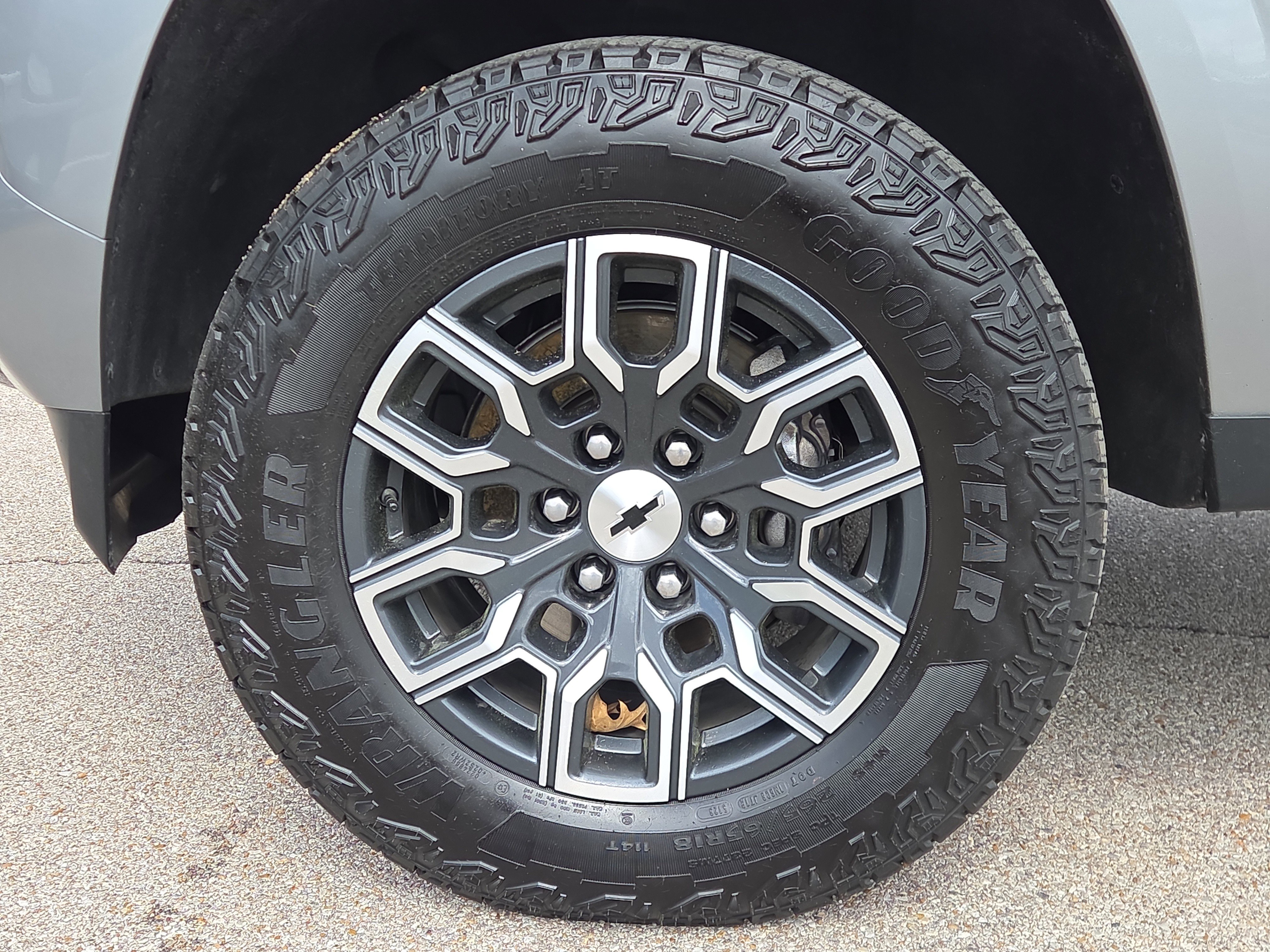 Used 2024 Chevrolet Colorado Z71 w/ Z71 Convenience Package 2 AWD/4WD image 9