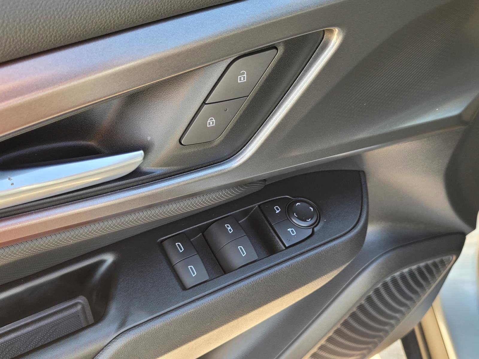 Used 2024 Chevrolet Equinox EV RS FWD image 22