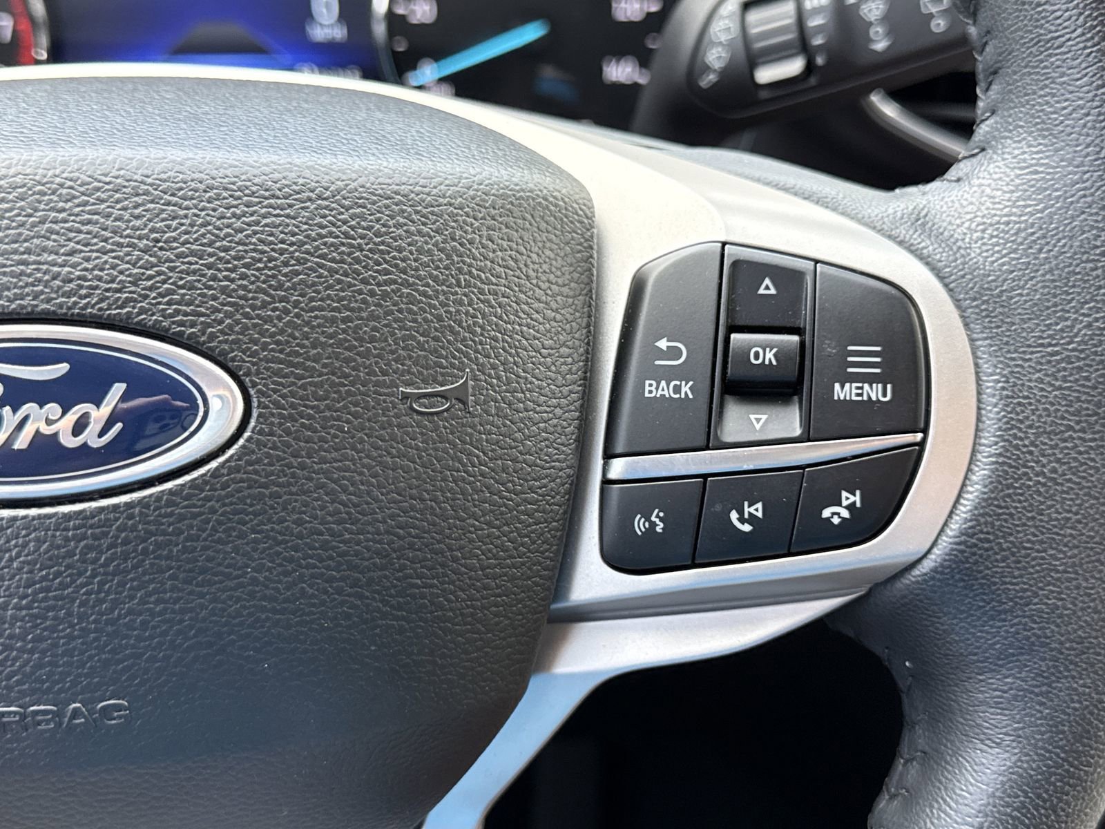 Used 2023 Ford Explorer Limited w/ Equipment Group 301A AWD/4WD image 23