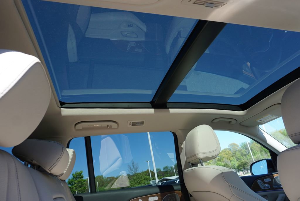 Used 2022 Mercedes-Benz GLS 450 4MATIC image 46