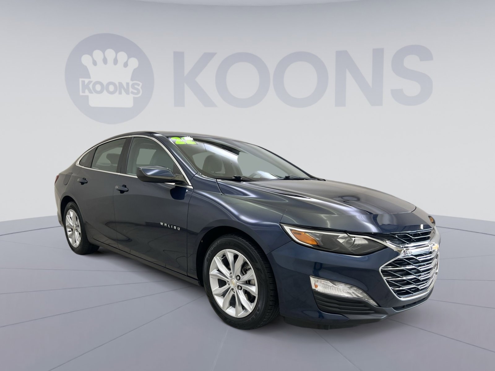 Used 2022 Chevrolet Malibu LT FWD image 2