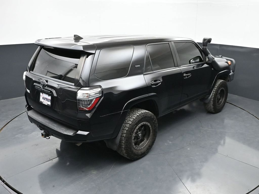 Used 2018 Toyota 4Runner SR5 AWD/4WD image 36