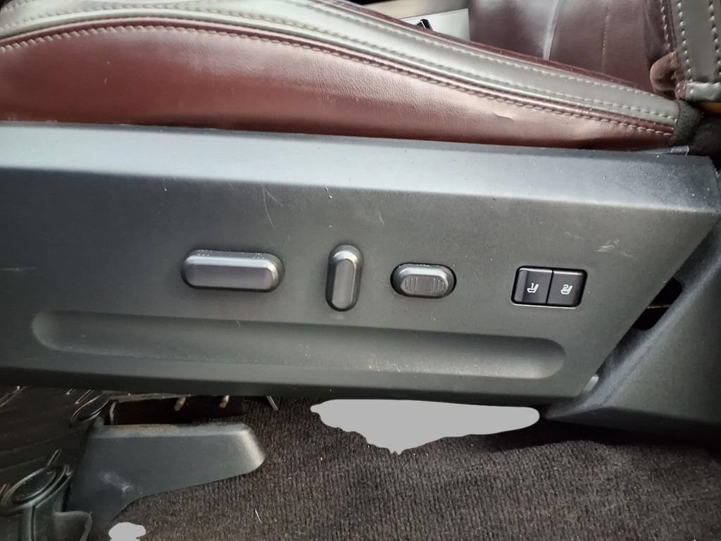 Used 2016 Ford Expedition Platinum AWD/4WD image 22