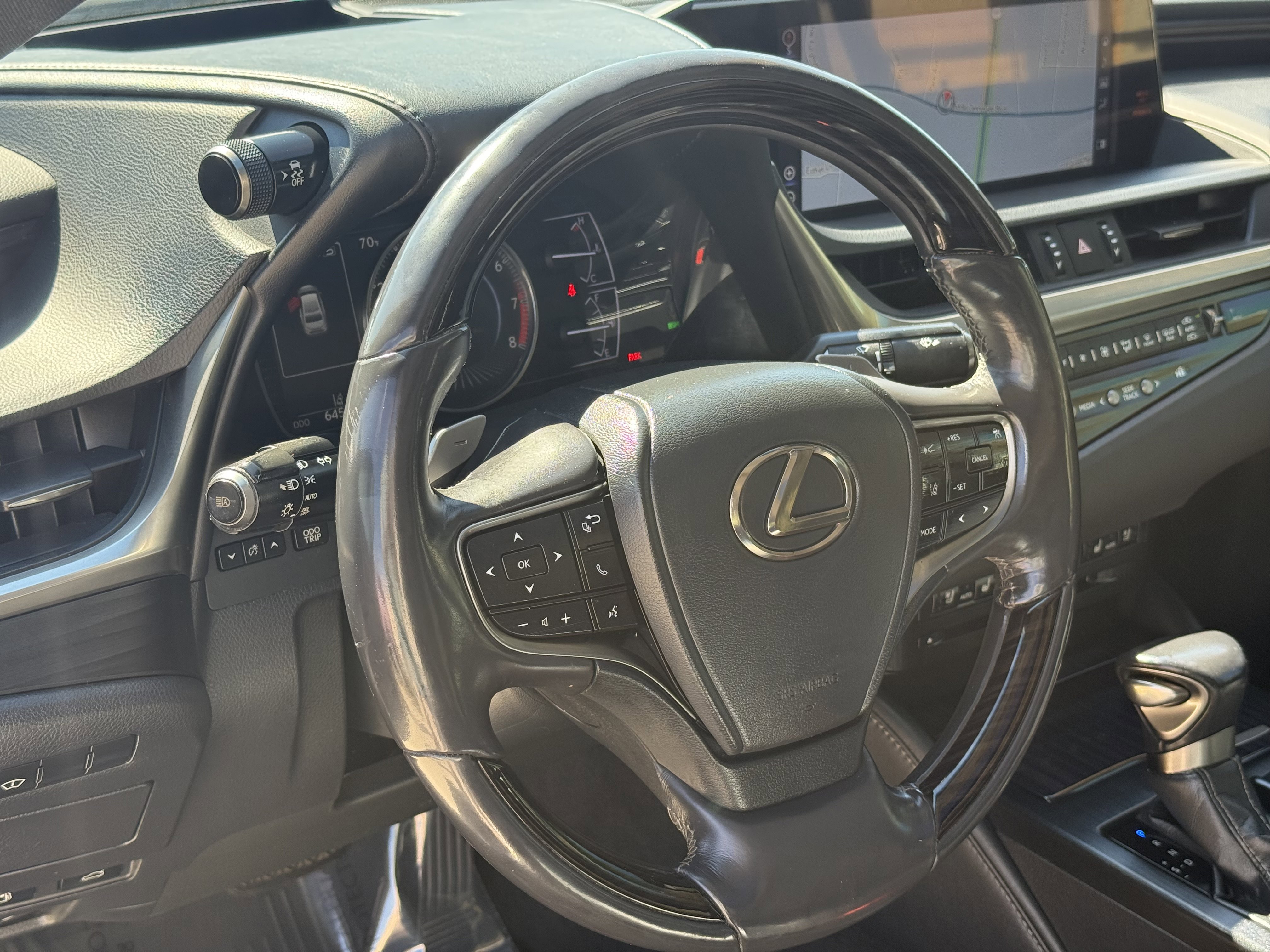 Used 2019 Lexus ES 350 Ultra Luxury image 12