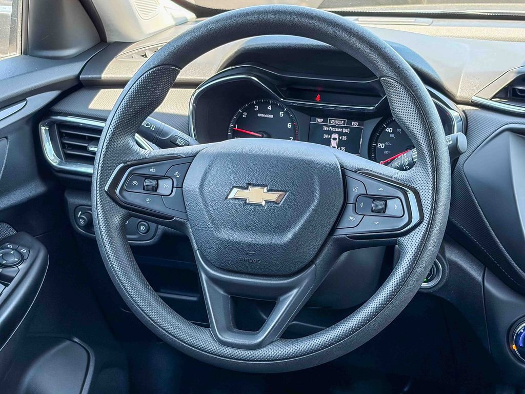 Used 2023 Chevrolet TrailBlazer LT AWD/4WD image 18