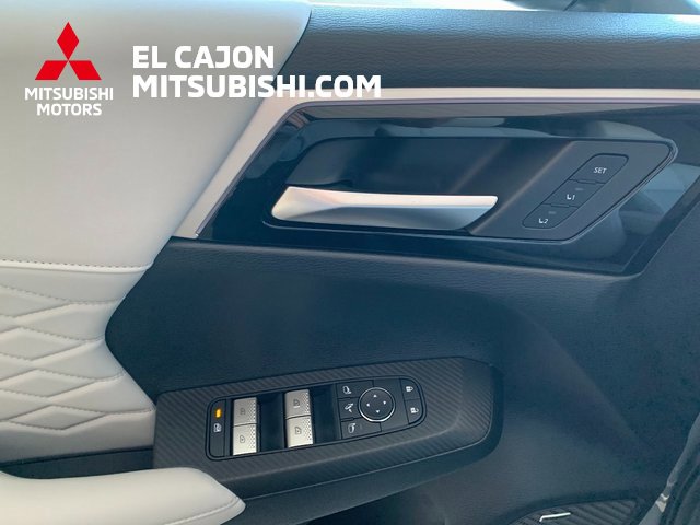 New 2025 Mitsubishi Outlander SEL image 12