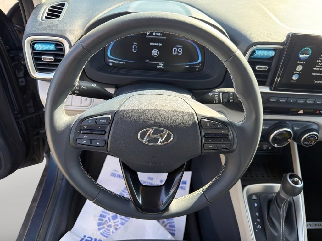 New 2025 Hyundai Venue Limited FWD image 16
