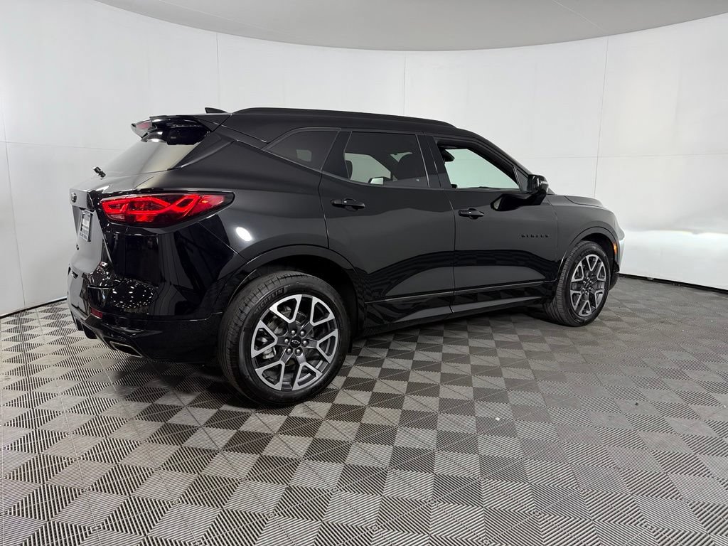 Used 2025 Chevrolet Blazer RS AWD/4WD image 8