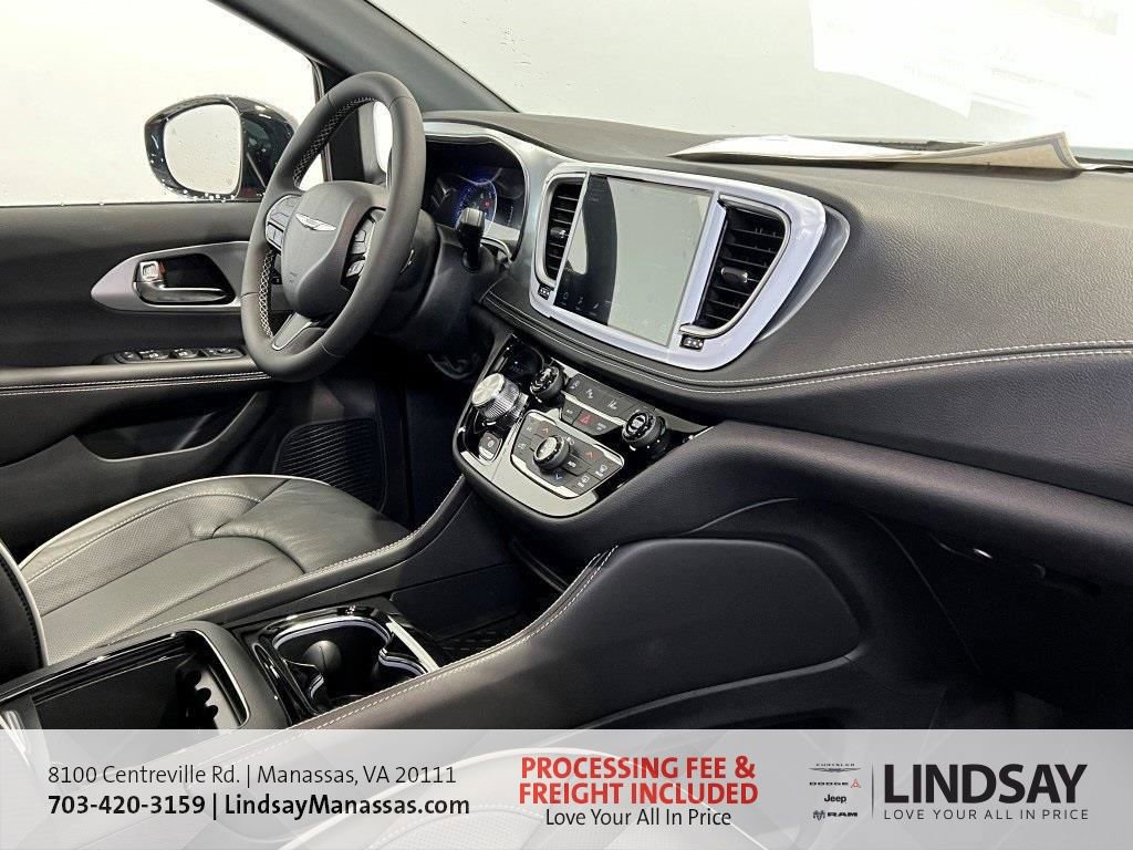 New 2026 Chrysler Pacifica Limited w/ S Appearance Package FWD image 13