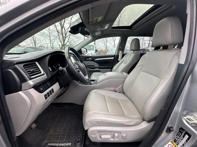 Used 2019 Toyota Highlander XLE image 24