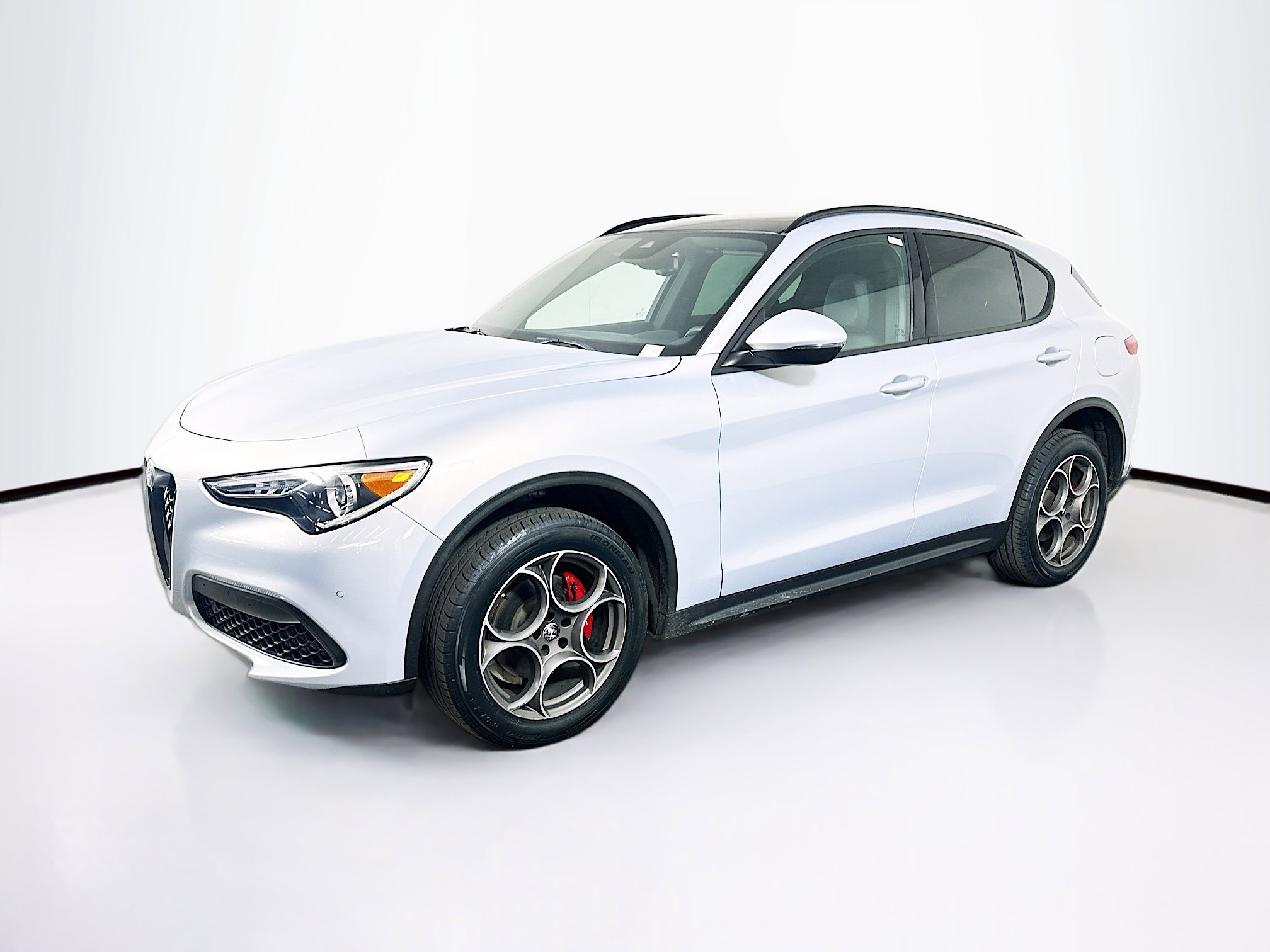 Used 2023 Alfa Romeo Stelvio Sprint RWD image 3