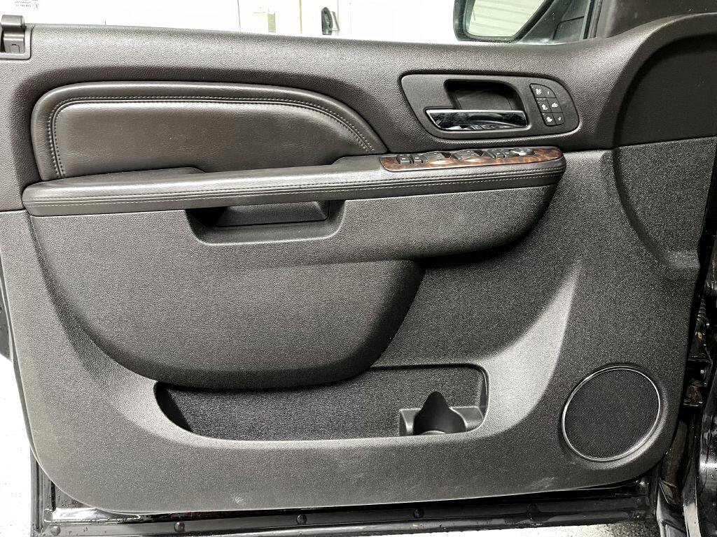 Used 2012 GMC Yukon XL Denali image 6