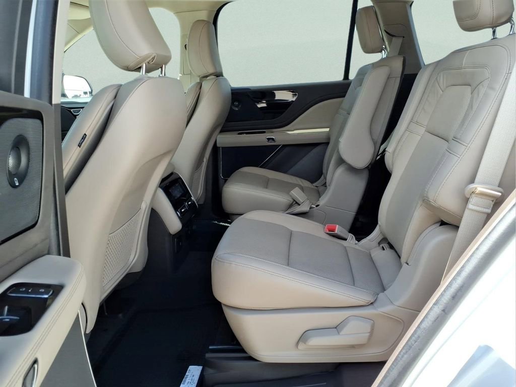 Used 2023 Lincoln Aviator Reserve RWD image 16