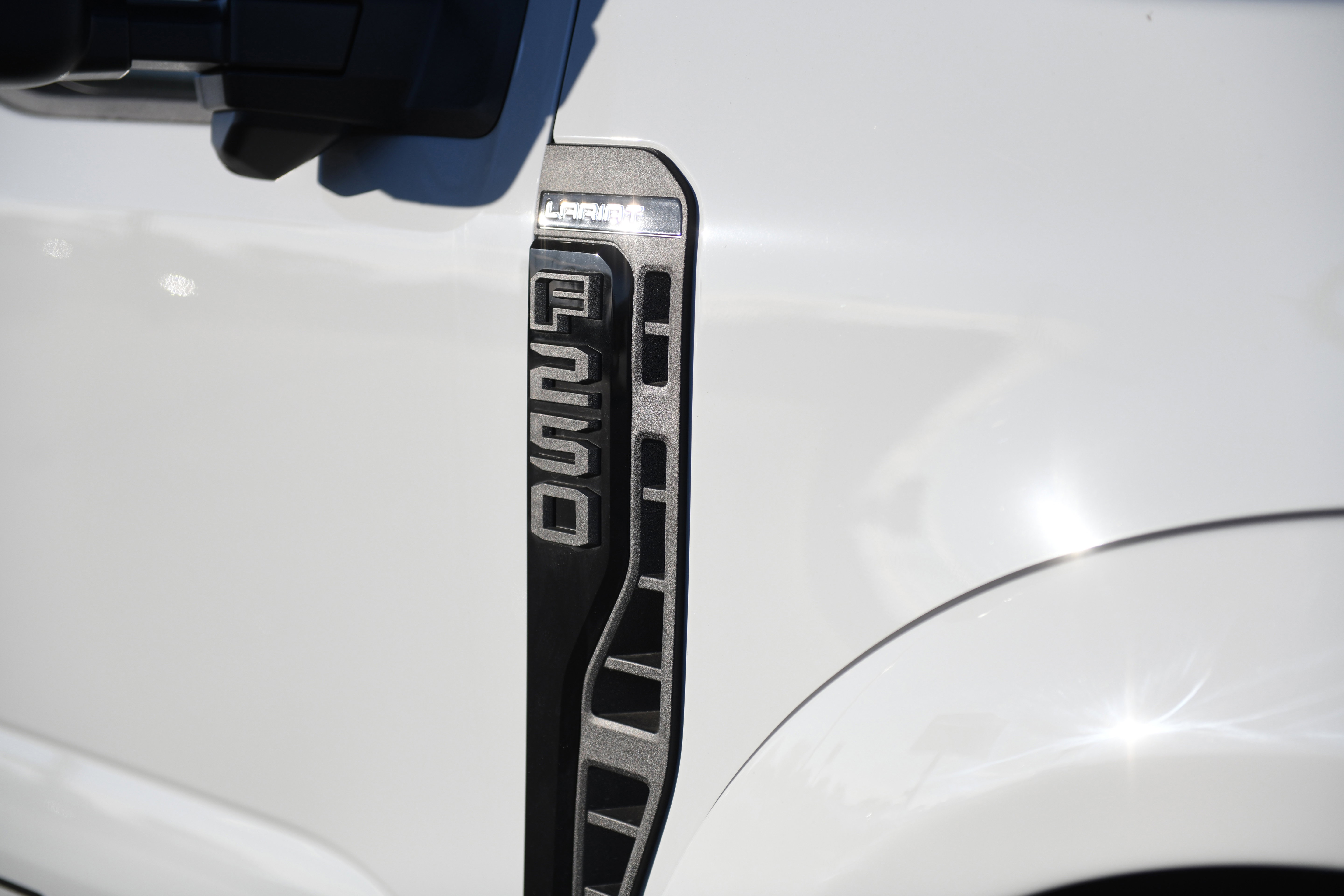 New 2026 Ford F250 Lariat w/ Black Appearance Package image 7