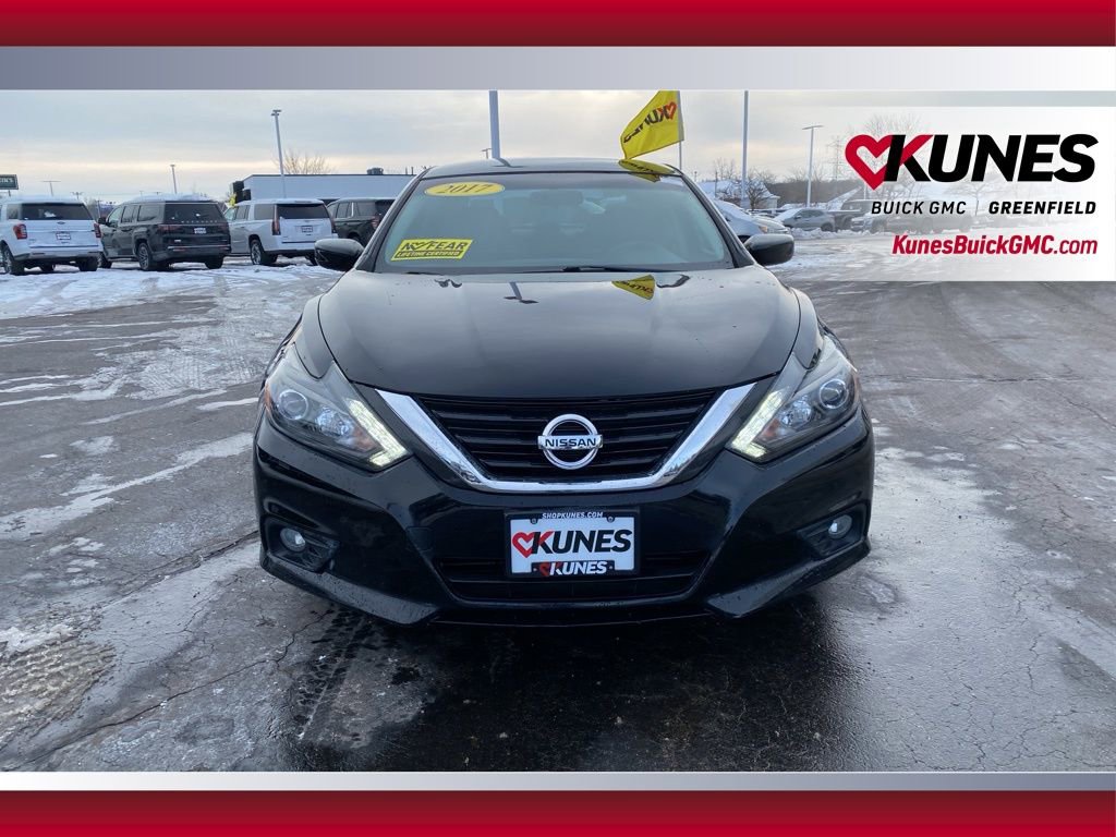 Used 2017 Nissan Altima 2.5 SR w/ Midnight Edition Package image 13