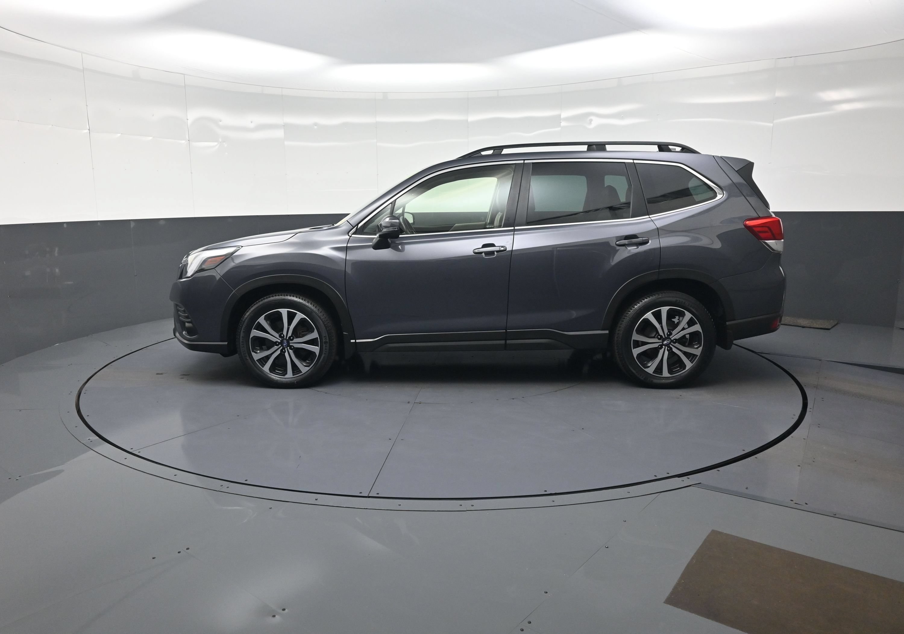 Used 2023 Subaru Forester Limited AWD/4WD image 6