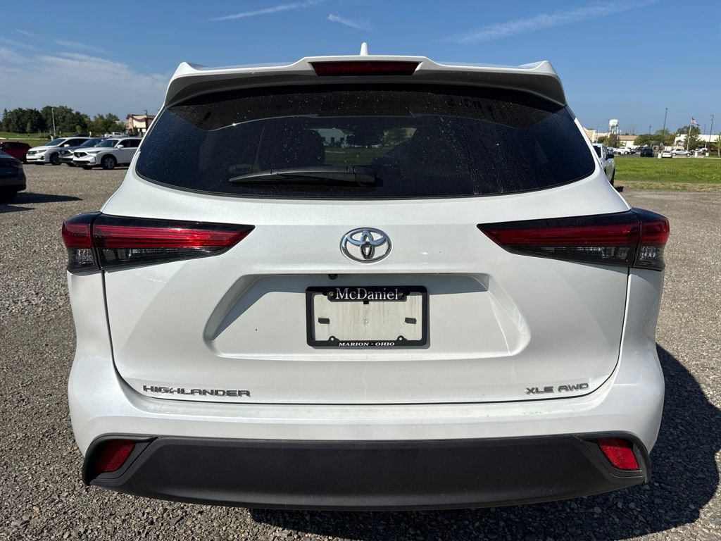 Used 2022 Toyota Highlander XLE AWD/4WD image 7