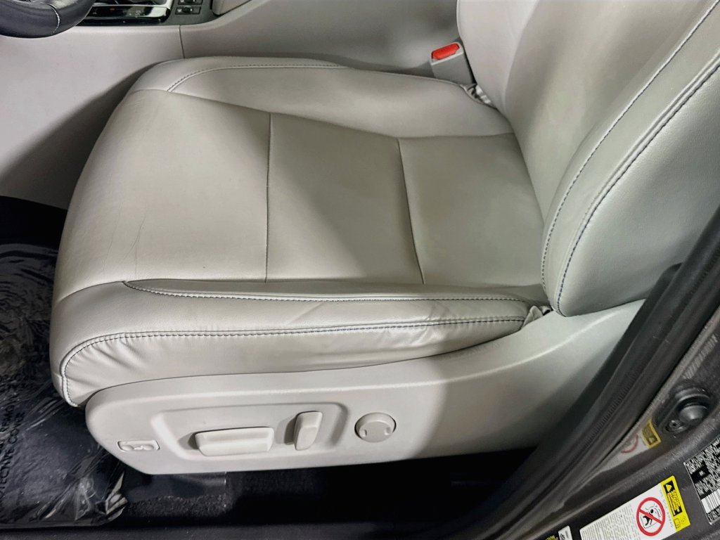 Certified 2019 Toyota Highlander XLE AWD/4WD image 24