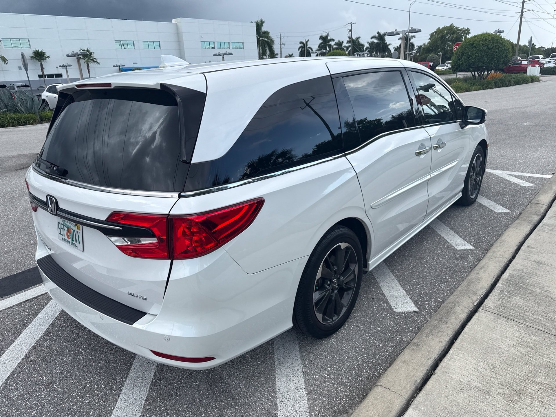 Used 2024 Honda Odyssey Elite image 8