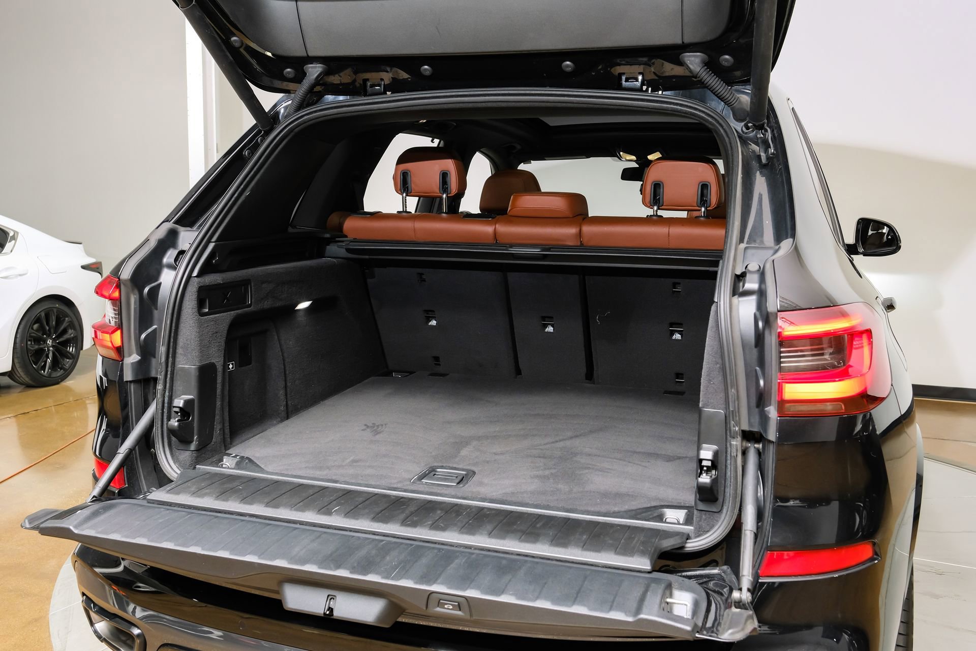 Used 2023 BMW X5 sDrive40i w/ Executive Package image 61