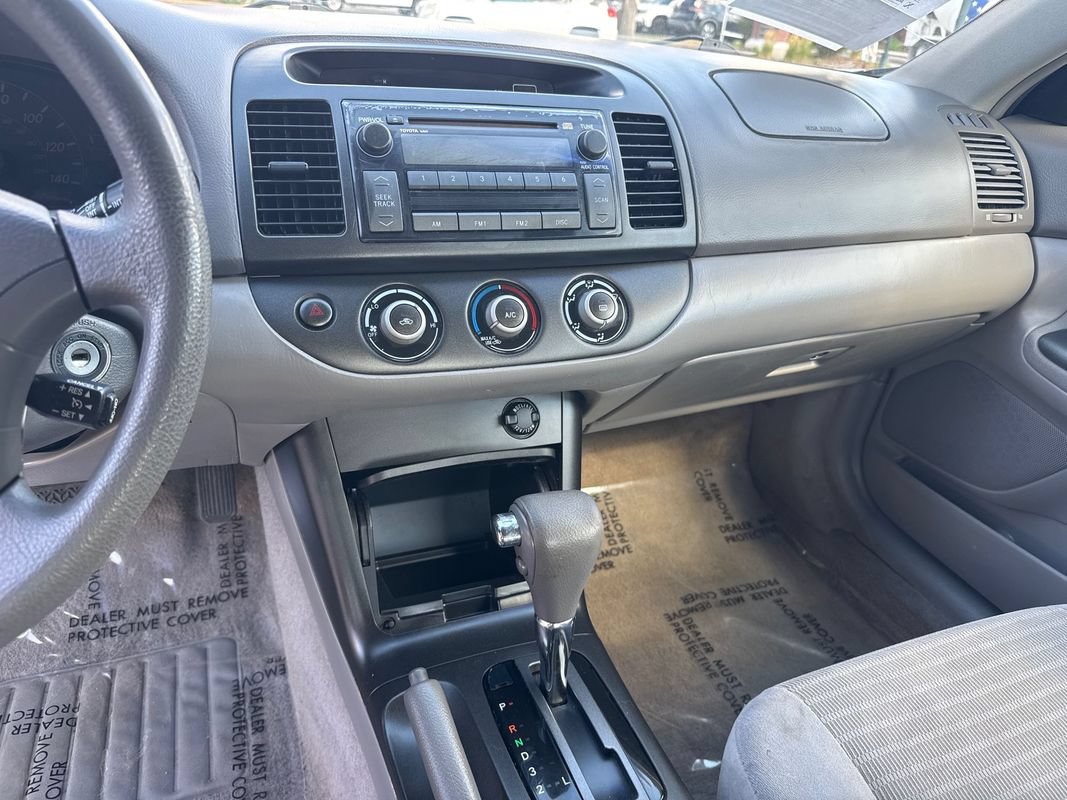 Used 2005 Toyota Camry LE FWD image 11