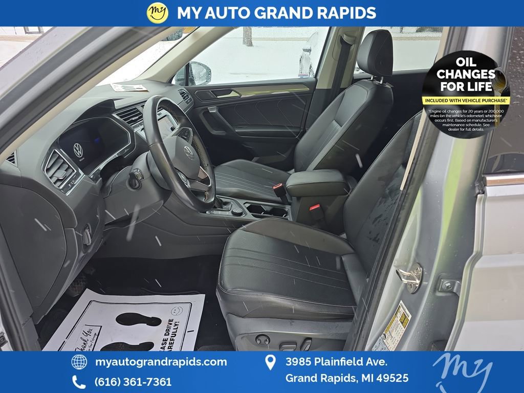 Used 2022 Volkswagen Tiguan SE image 9