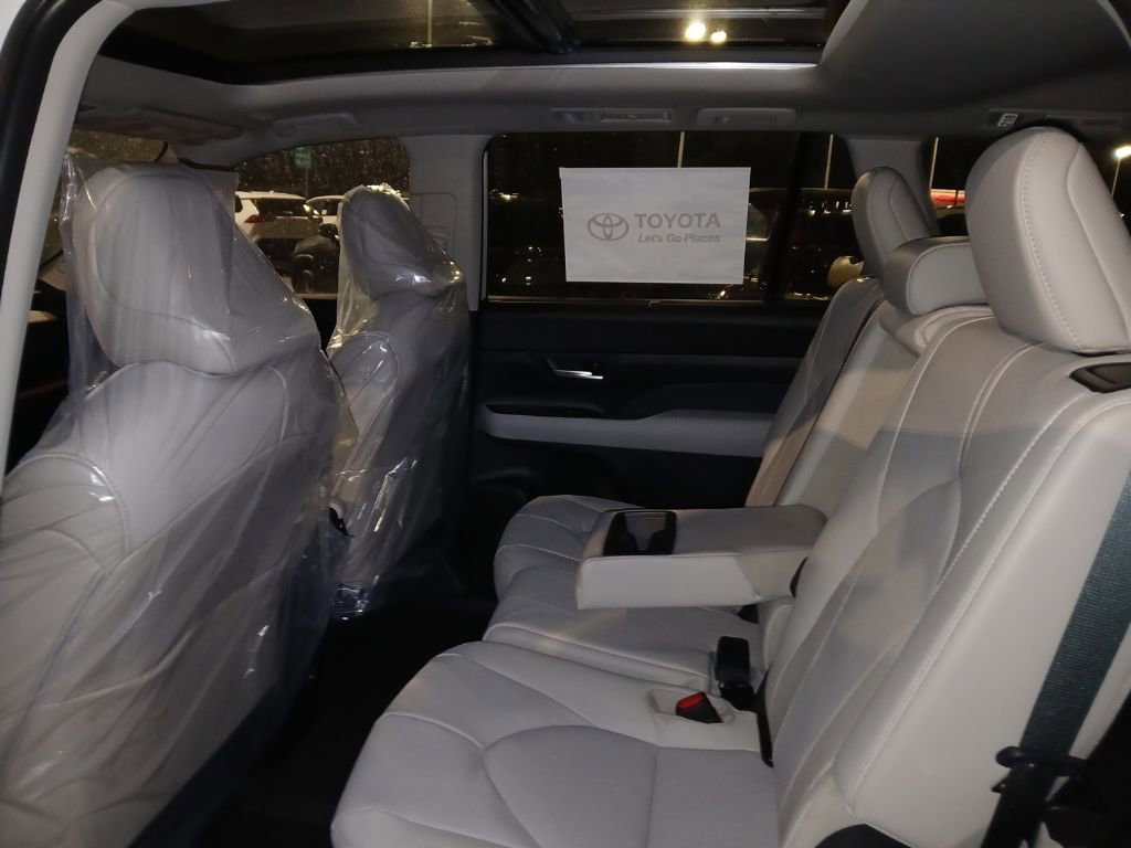 New 2026 Toyota Grand Highlander Limited image 8