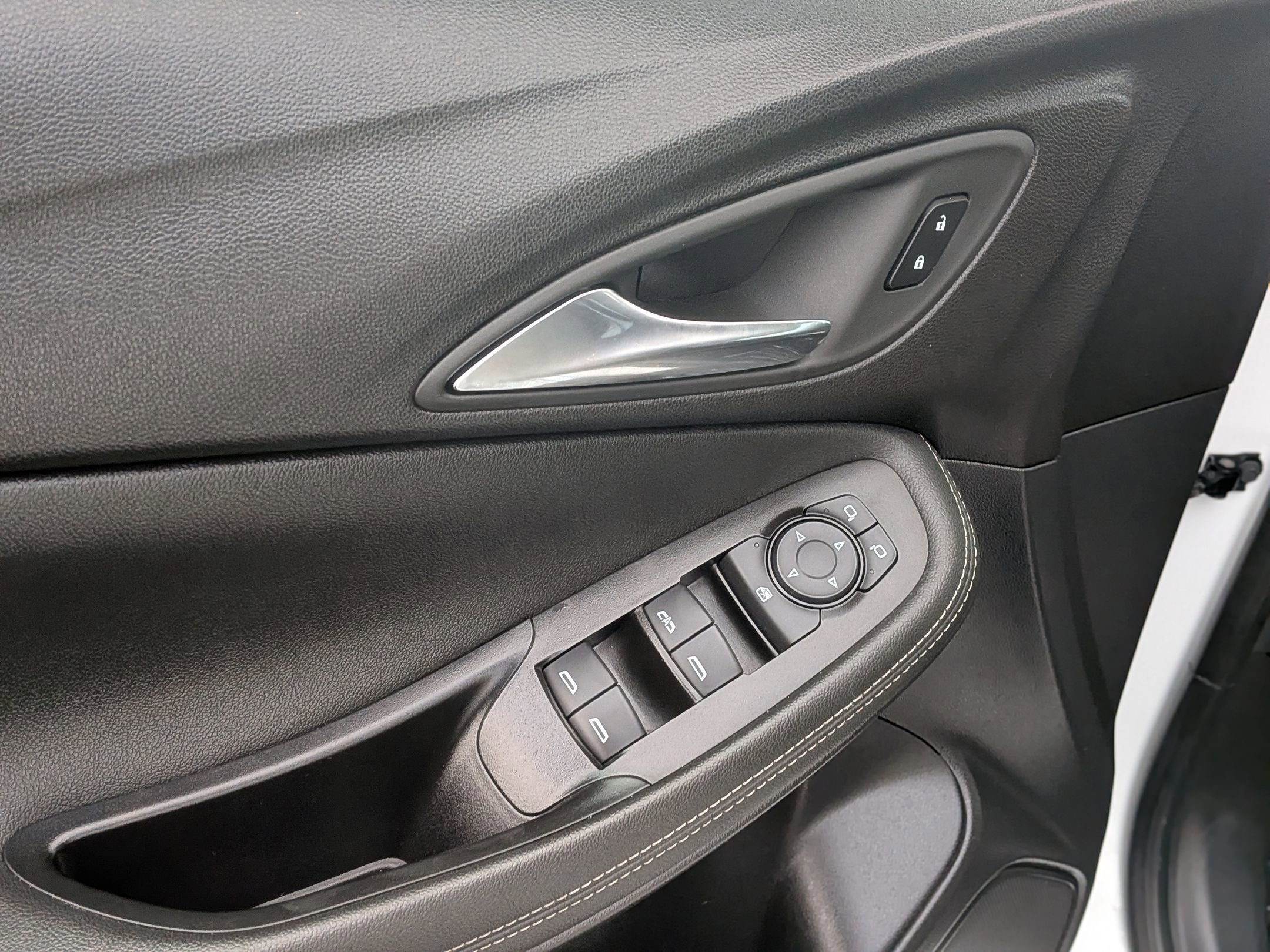 Used 2024 Buick Encore GX Sport Touring w/ Comfort Package image 15