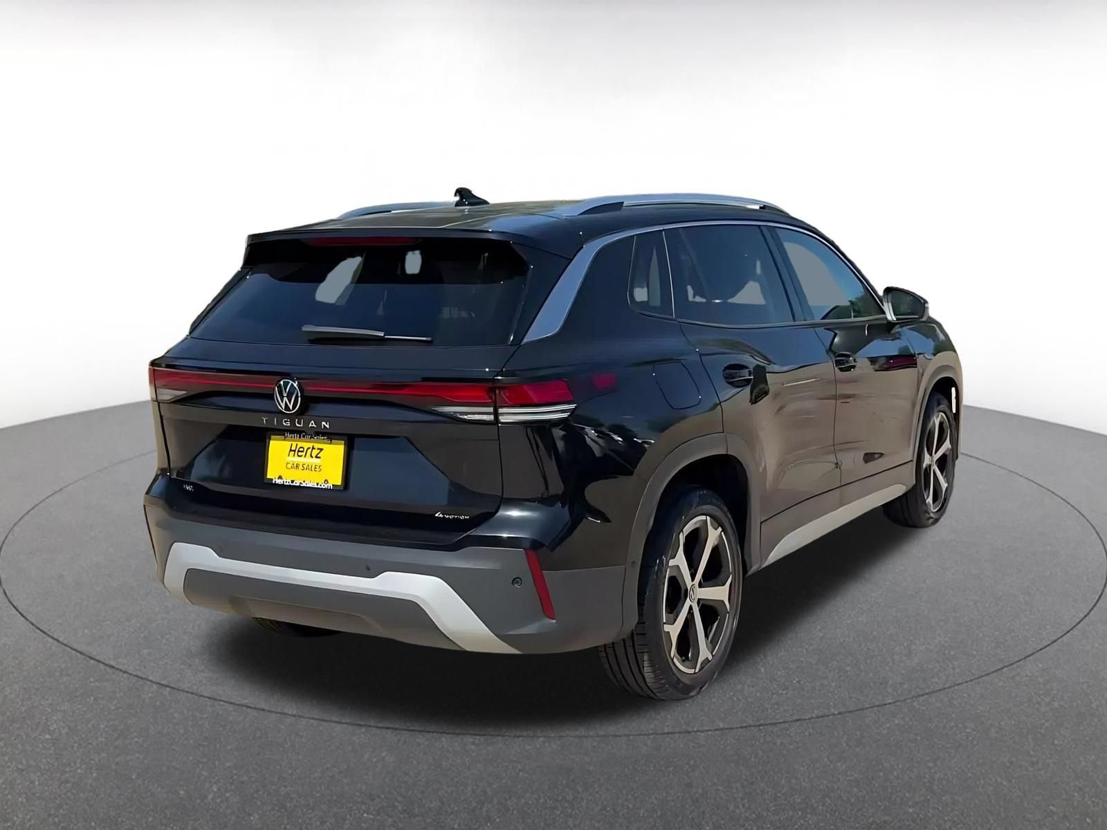 Used 2026 Volkswagen Tiguan SE AWD/4WD image 14