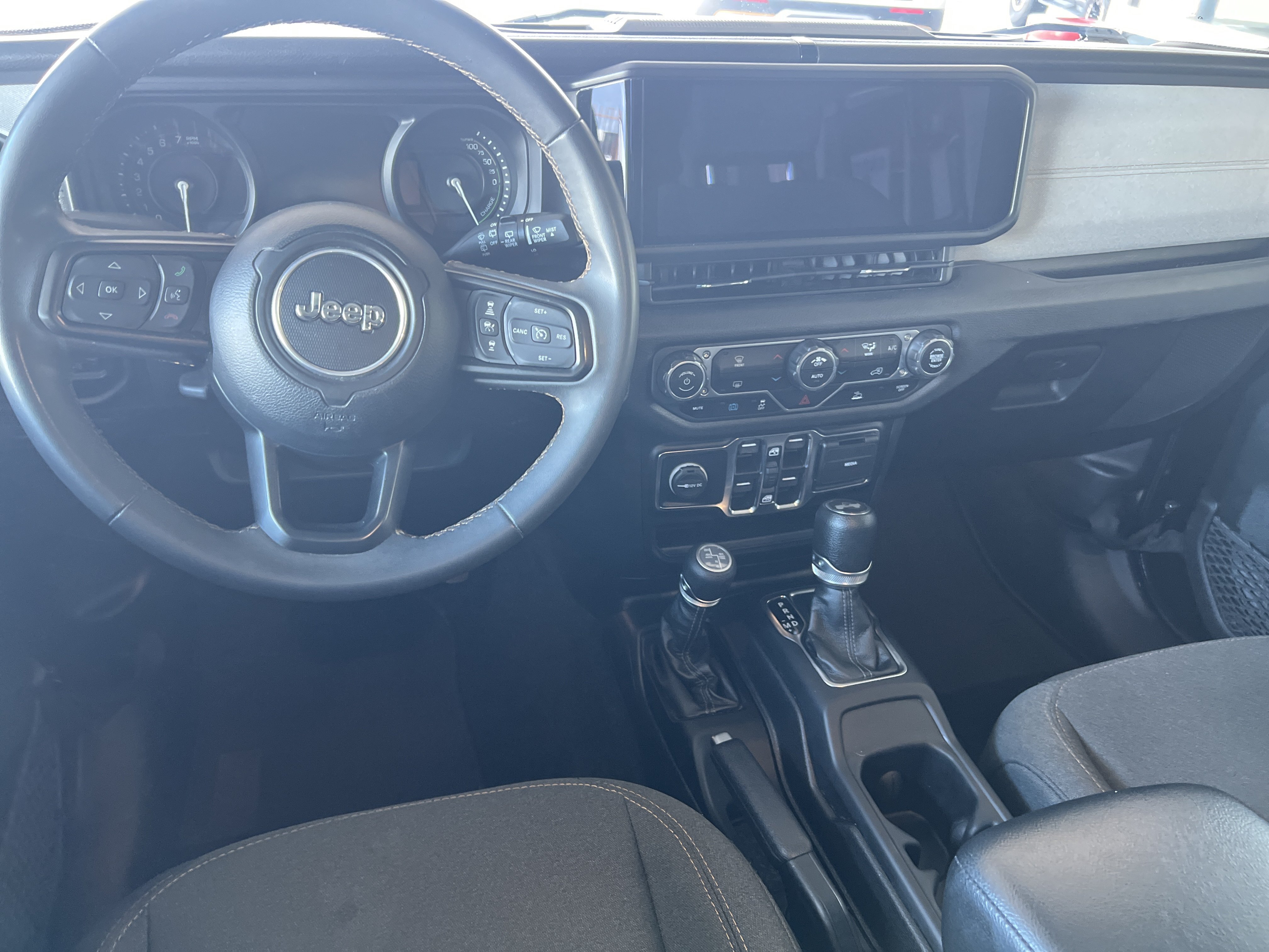 Used 2024 Jeep Wrangler Unlimited AWD/4WD image 9