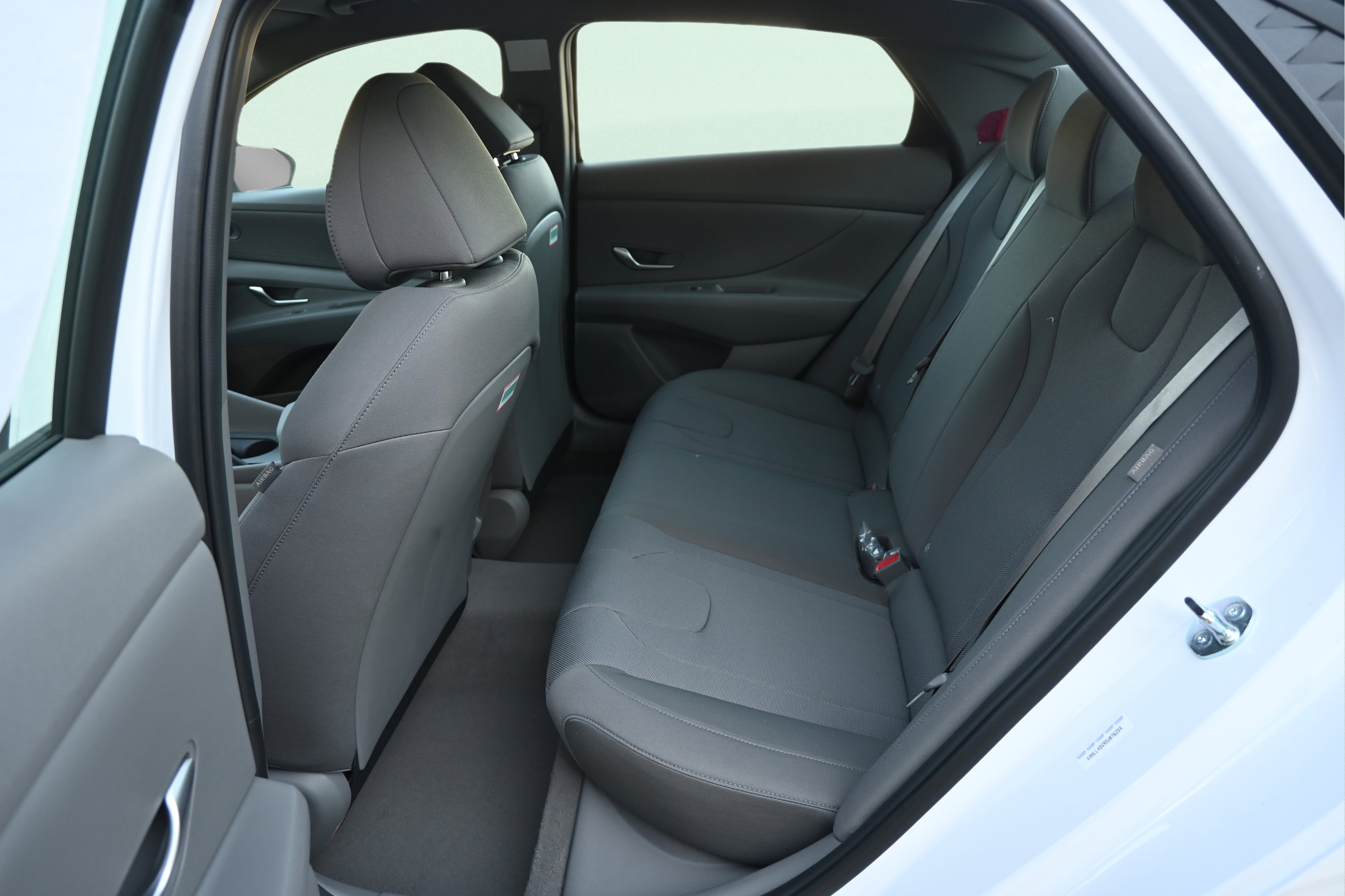 Certified 2025 Hyundai Elantra SE FWD image 11