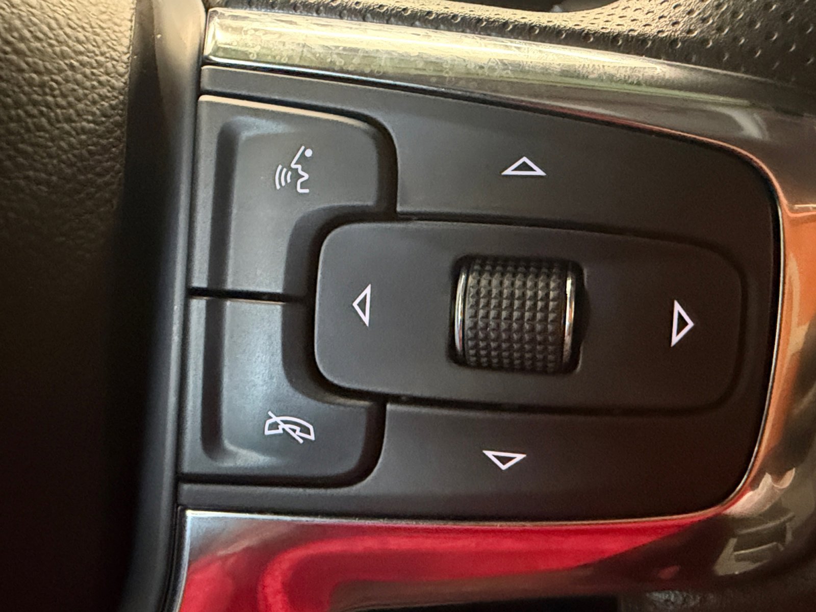 Used 2023 Chevrolet Blazer LT w/ Midnight/Sport Edition FWD image 33