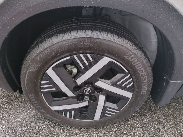 Used 2025 Nissan Kicks SV image 10